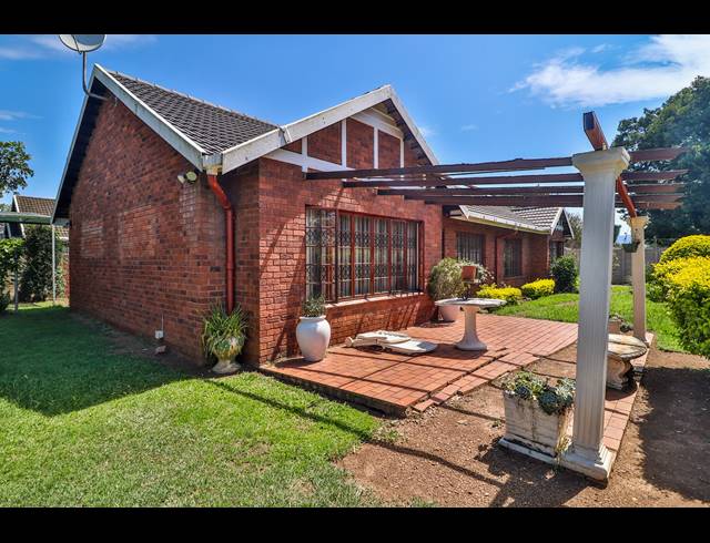 3 BEDROOM SIMPLEX TO LET IN SCOTTSVILLE
